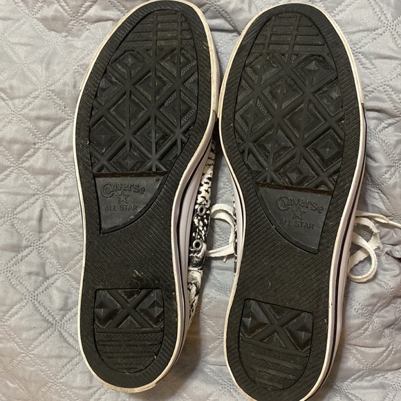 Women’s Size 11 - Converse All Star low top animal print sneakers. - Picture 4 of 4